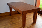 Masivní dubový stůl + dřevěná podlaha