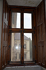 Špaletová okna na zámku před repasí + vnitřní okenice