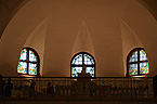 Restaurované vitráže v oknech kopule