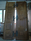 Barokní dubové dveře určené k repasi